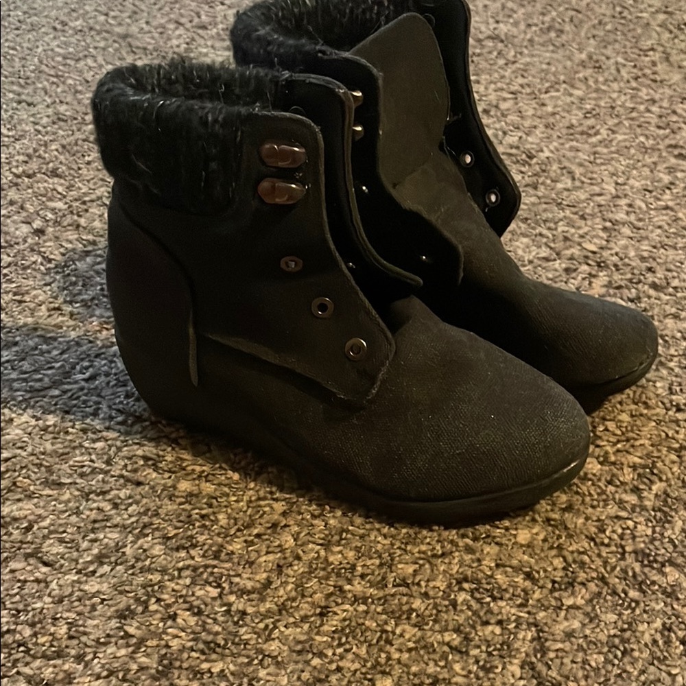 Yoki Black Ankle Boots with Lace-Up Design